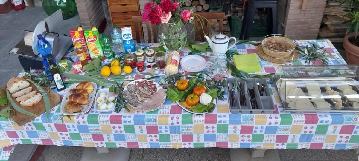 Bed and Breakfast La Sosta Di Fano Reggello Exterior foto